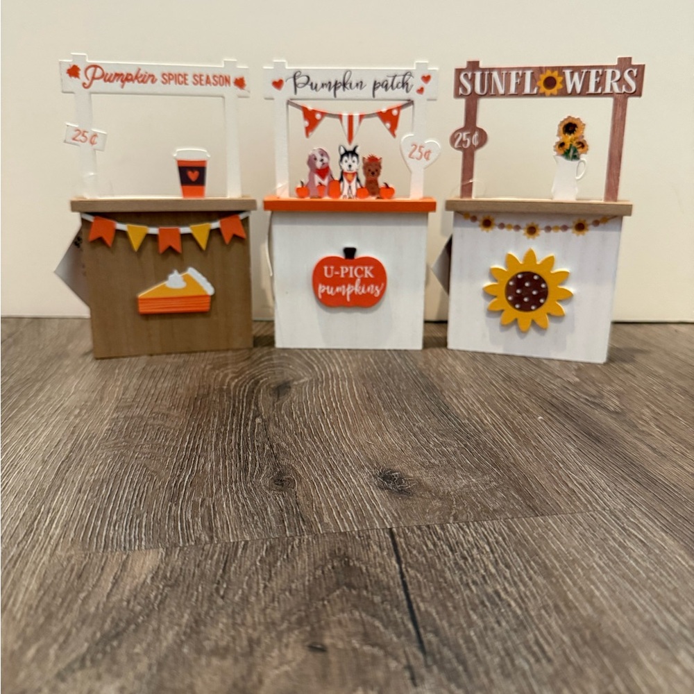 Super Cute Autumn Miniature Market Stands- Set of 3- NWT
